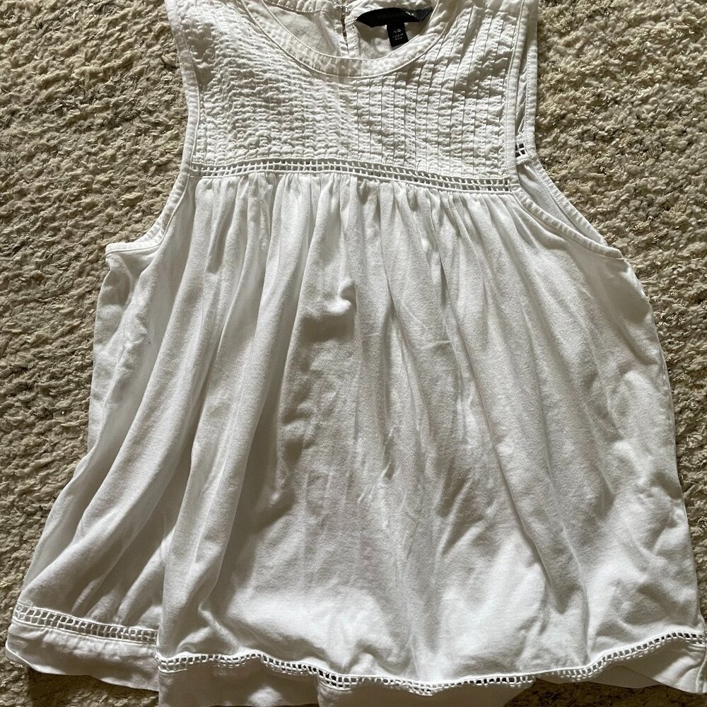 Banana Republic white sleeveless smocked top xs